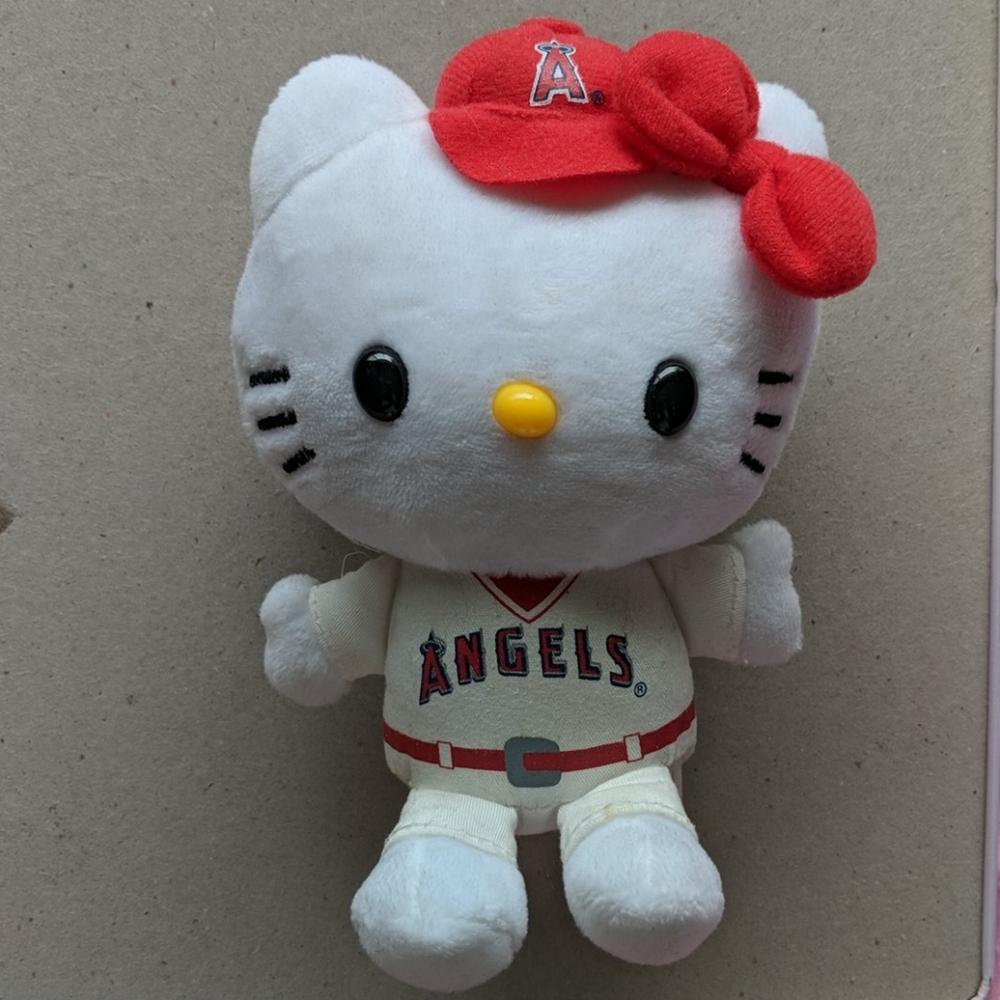 Hello Kitty Angel's stuffed toy